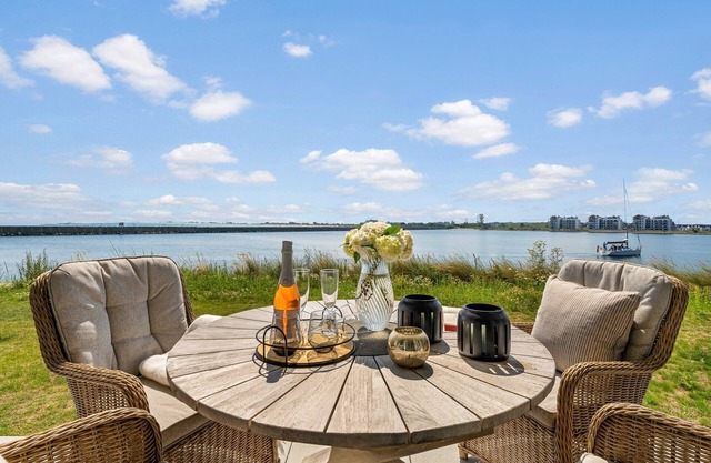 "Hafenspitze": First floor apartment with Baltic Sea view, terrace & wellness area