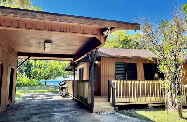 Hale Kahakai ~ 2 BR ~ Ocean Front - Puako