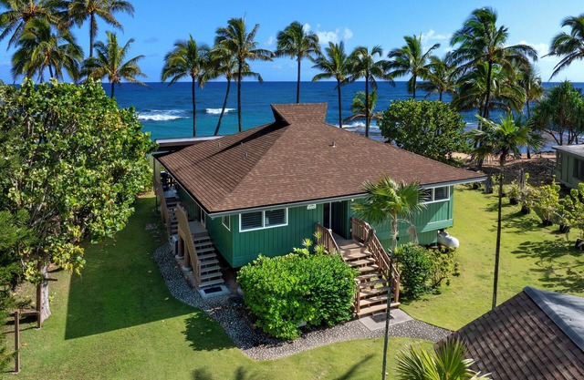 Hale Kahakai, Beautiful Haena Beachfront home!