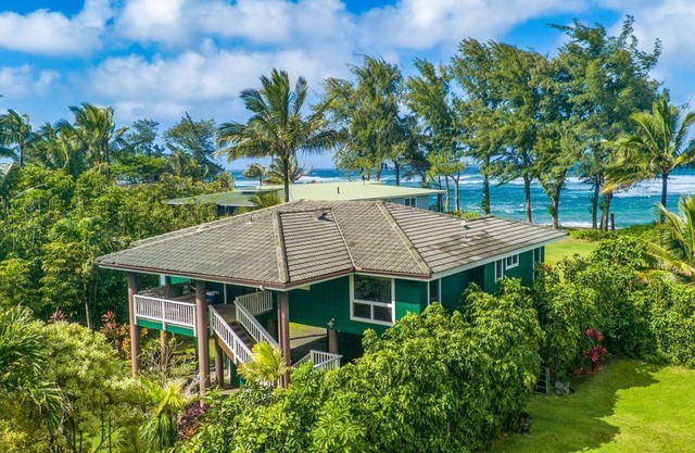 Hale Koaniani - a 3br/2.5ba beach front home in Ha'ena