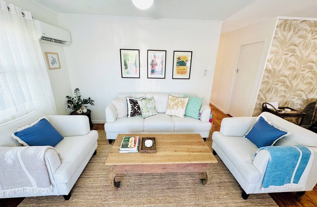 Hali'a - Renovated, 3 Bedroom Beach Cottage in Burleigh 5 mins walk to beach