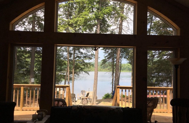 Haliburton Hideaway-Private Lakefront Cottage **BOOK your HOLIDAY get away NOW**