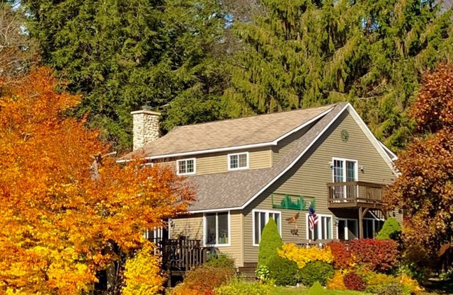 Hamilton Lake Moraine 4 BR Waterfront Retreat w/2 Master Suites Colgate Visits