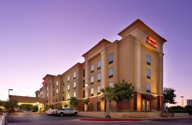 Hampton Inn Suites San 