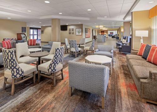 Hampton Inn Suites Alexandria Town 