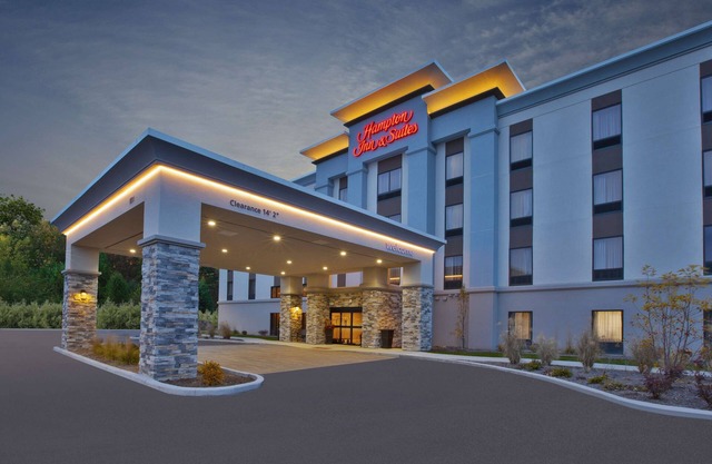 Hampton Inn & Suites Alliance