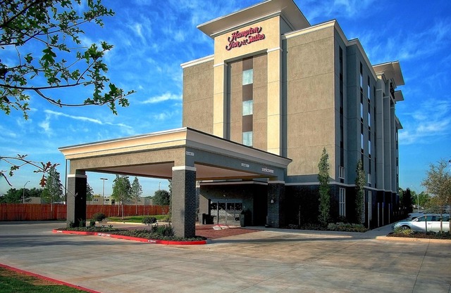 Hampton Inn & Suites Moore