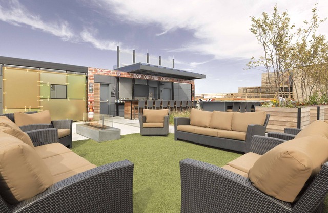 Hampton Inn & Suites Washington DC - Navy Yard