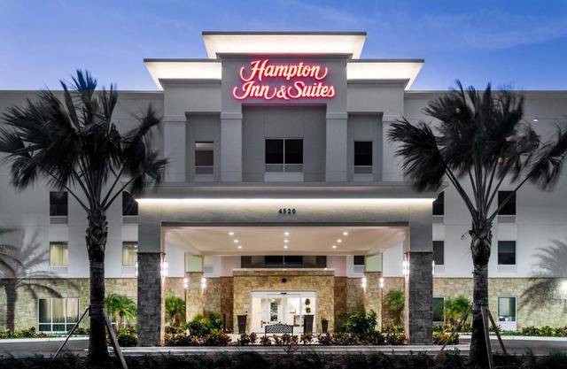 Hampton Inn Suites West Bay Road 