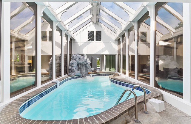 Hamptons Estate with Indoor & Outdoor Pools Hot Tub over 6,000 SF