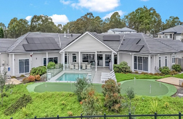 HAMPTONS ON FIGTREE - THE VINTAGE HOLIDAY HOUSES