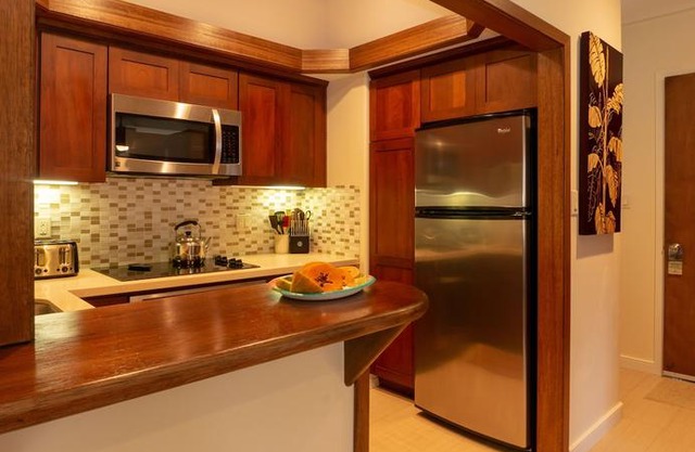 Hanalei Colony Resort E3 -on the beach, gorgeous inside, beautiful ocean view