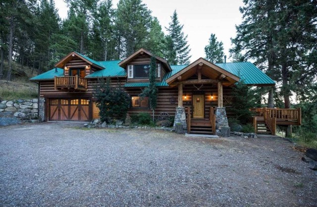 Hanging Rock Cabin Su