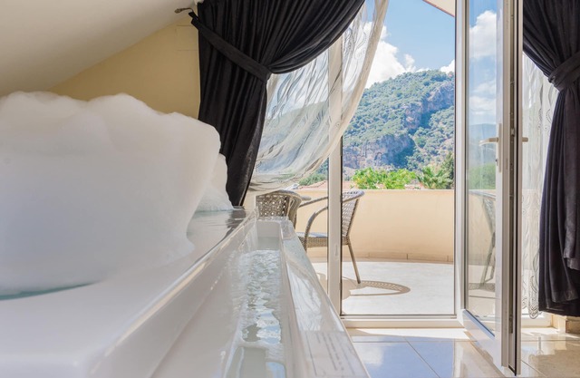 Hankelma 6 Bed Villa All Ensuite,Private Pool,Disabled Accessible,2Mins To Town
