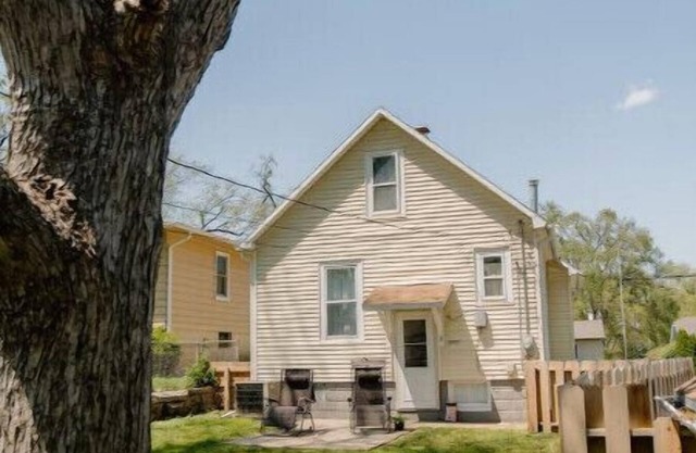 Hanscom Home-Infant&Pet friendly-traveling nurses- 8 mins from zoo/downtown
