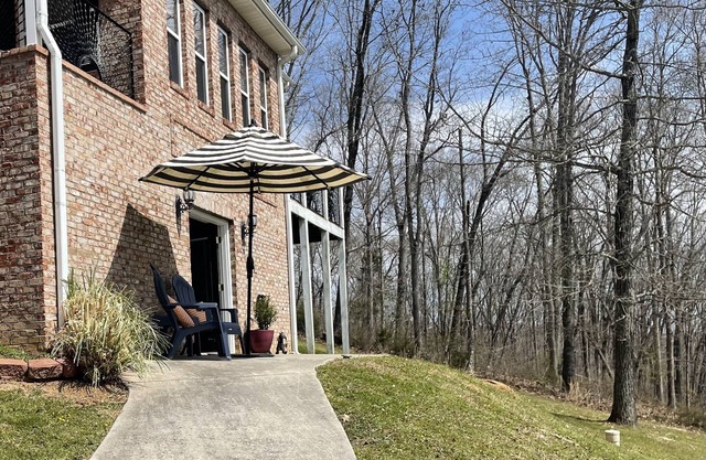 Happy Hideaway: Rural Knoxville area apartment with a GAME room