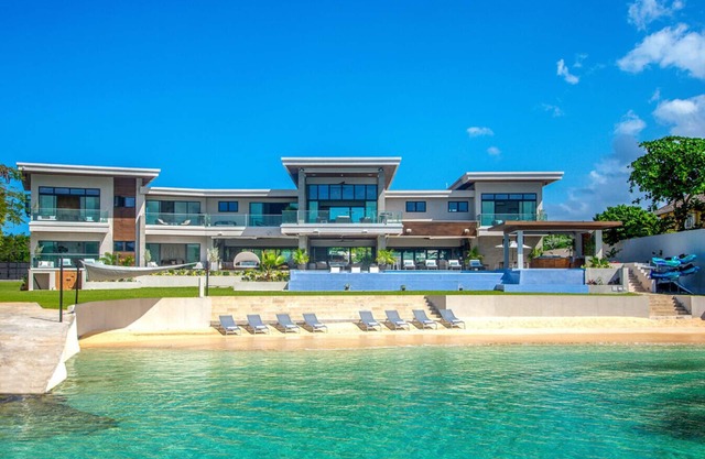 Happy Hour - Luxury Villa