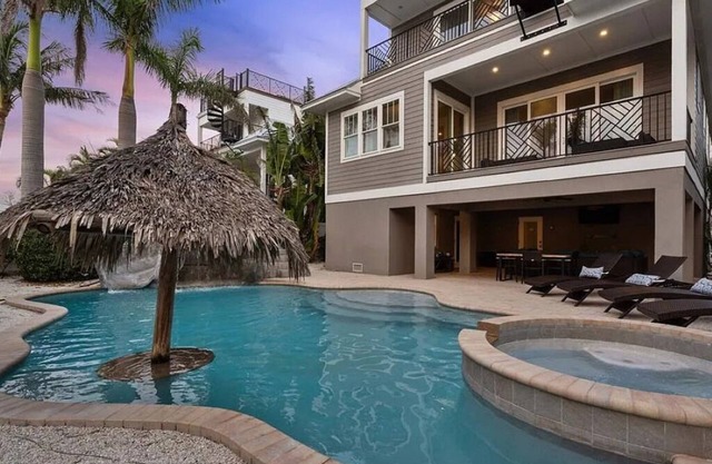 Harbor Haven! Pool with with water slide! Sleeps 14!