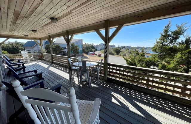 Harbor II: Pet friendly, views of both the Lighthouse and Silver Lake.