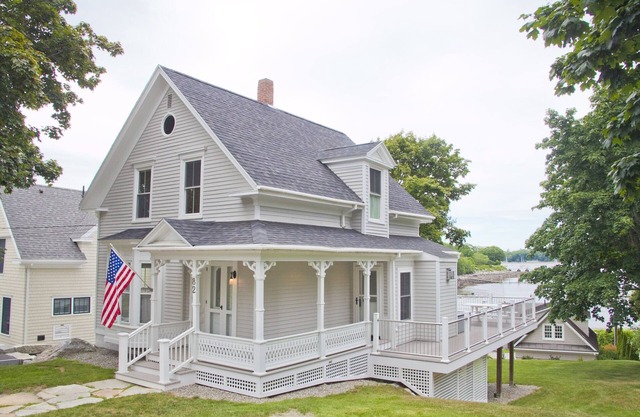 HARBOR WATCH-IDYLLIC HOME WITH SWEEPING VIEWS OF GLITTERING CAMDEN HARBOR!