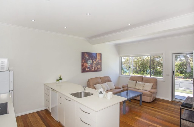 HARBOUR BREEZE - ULLADULLA
