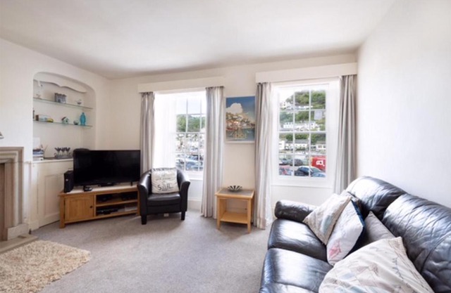 Harbourside Apartment in the centre of Looe