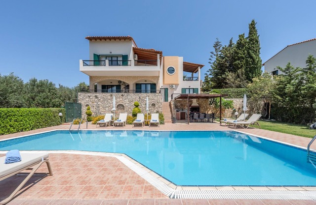 Harmony family villa,Private pool,Near Rethymno