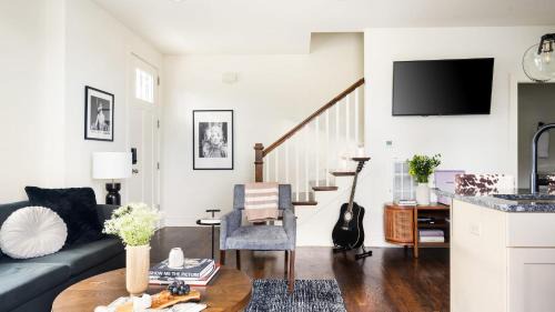 Hart Suite Buyout 3 by AvantStay Two Town House Buyout w Modern Amenities in Nashville