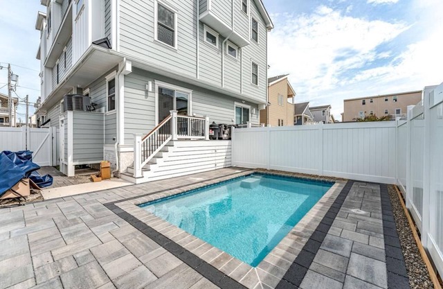 Has a Pool! Great location within walking distance of downtown Sea Isle