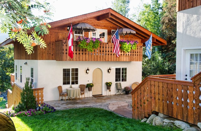 Haus Hanika B&B The Black Bear Suite on the River