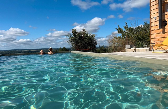 Haven of Peace in the Heart of Entre-Deux-Mers: Charming Cottage with Pool, Sauna, and Preserved Nature