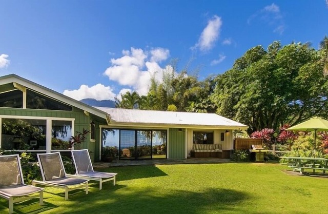Hawaii Life Rentals presents Lani Kai - Beachfront on Hanalei Bay.