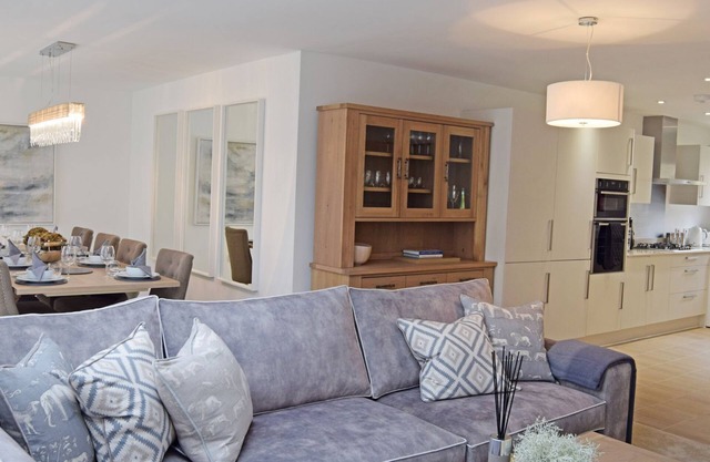 Hawthorn Cottage - sleeps 8 guests in 4 bedrooms