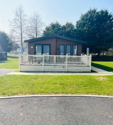 Hawthorne Villa with Hot Tub