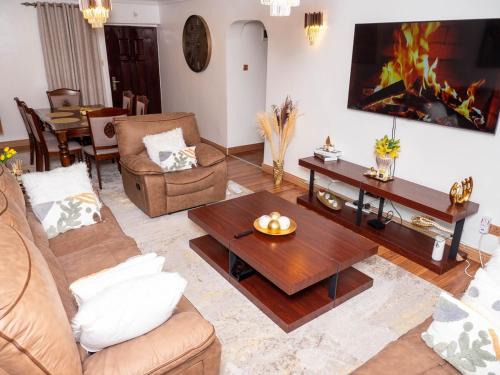 Hazel's Condo-Deluxe Master