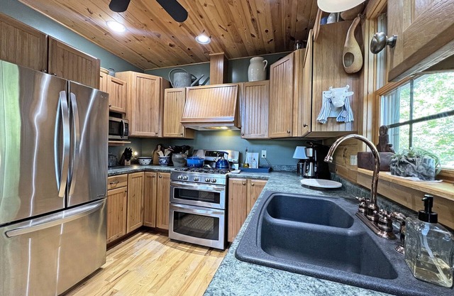 Hazey View Cabin- Whittier NC