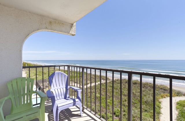 Hear the Waves from Beachfront Florence I #402! Dog-Friendly!