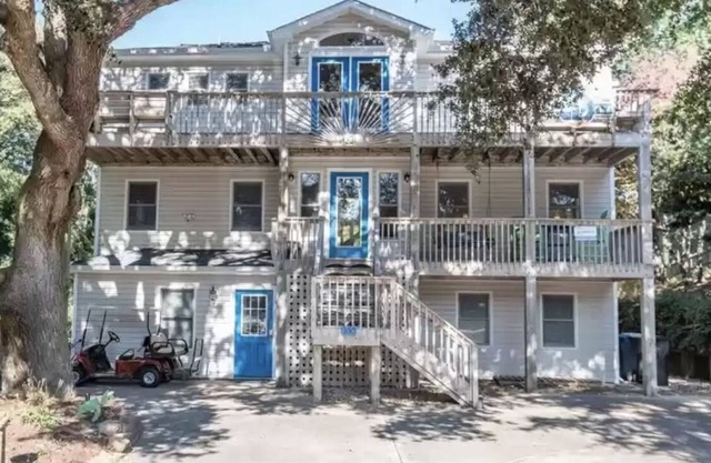 Heart of Duck! Heated Pool, Hot Tub, Golf Cart