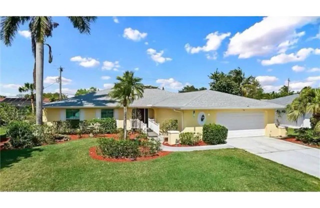 Heart of Fort Myers, close to it all!