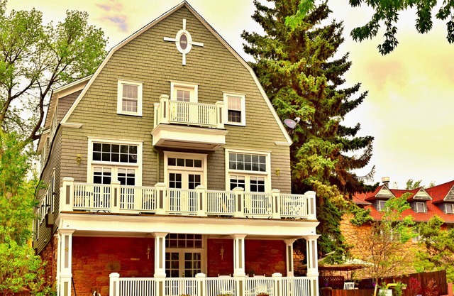 Heart of Manitou Springs. Award-winning. Luxurious. Rent up to three apartments.