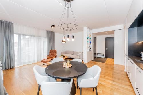 Heart of Pärnu Living - Contemporary 2 Bedroom Apartment with Balcony & Parking