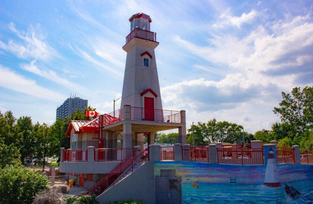 Heart of Port Credit | Lakefront,Dining & Shopping