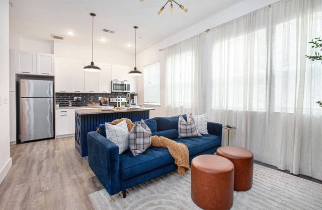 Heart Of The City Cozy Getaway…6 Min walk to MercedesBenz Stadium+StateFarmArena