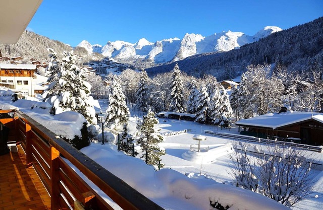 Heart of Village and Slopes 5min away + Parking