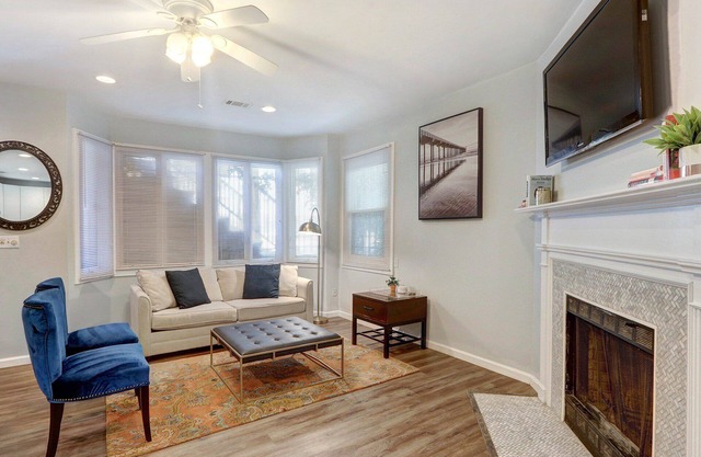 Heated Pool Access, 2 blocks from Forsyth Park!