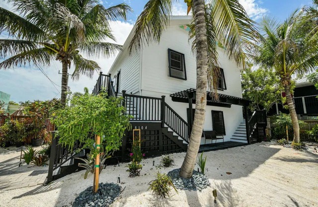 Heated Pool, Hot Tub, Game Room, Grill - 3BR West of Gulf Drive!
