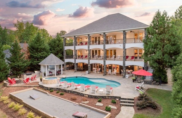 Heated pool & spa/fire-pit, golf range, new 200hp tritoon boat and more.