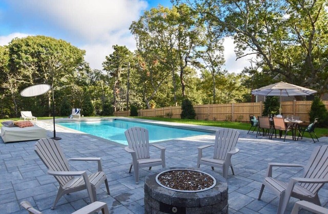 Heated Saltwater Pool Hot Tub!