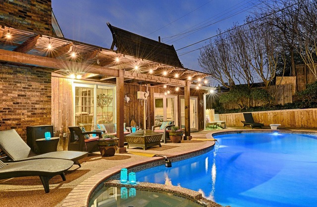 HEATED Swimming Pool, Hot Tub, 2 Game Rooms, Arcades, pool table, pingpong table