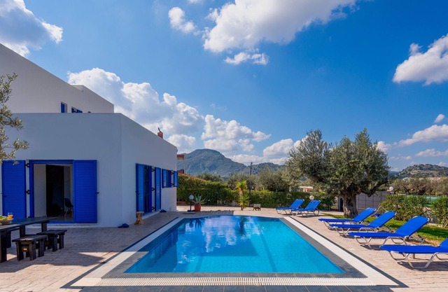 Heather traditional villa
